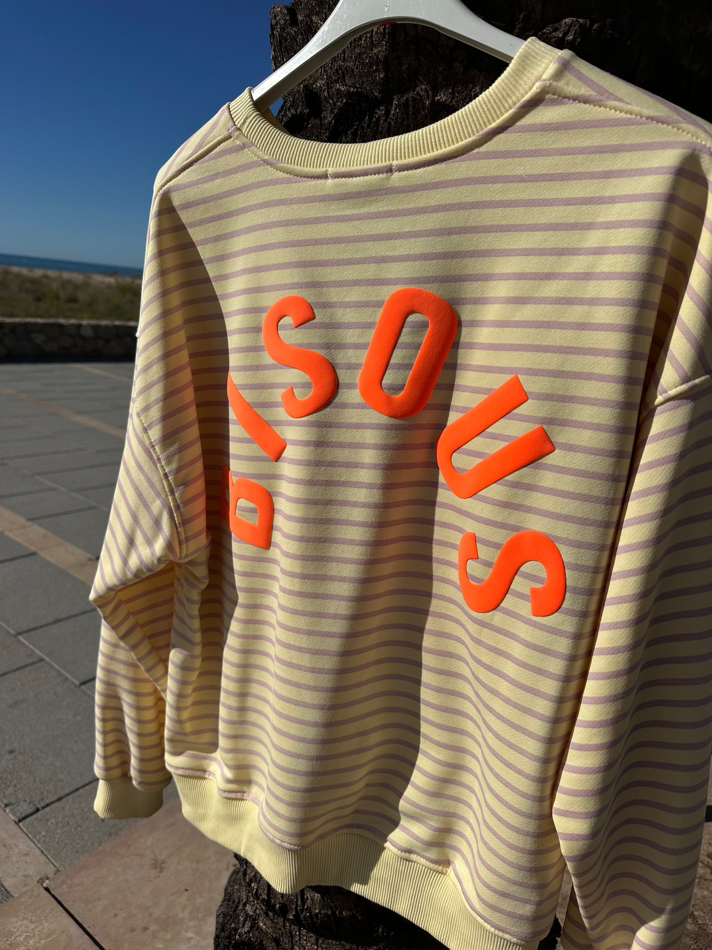 Sudadera bisous horizontal